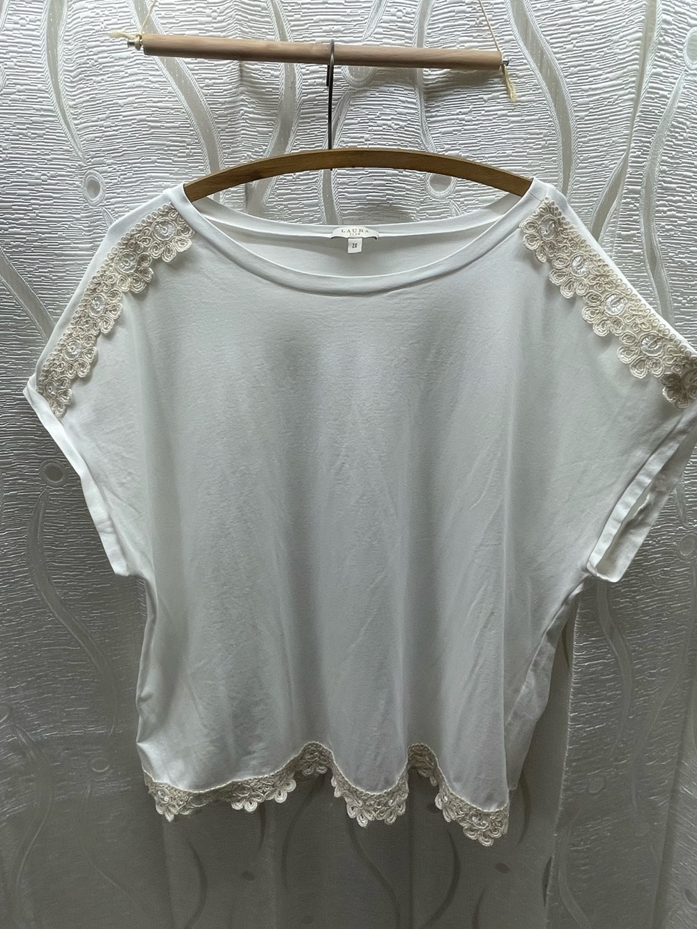 Laura Plus Top Womens 2X White Excellent Crochet Lace Trim Scalloped Hem Boho